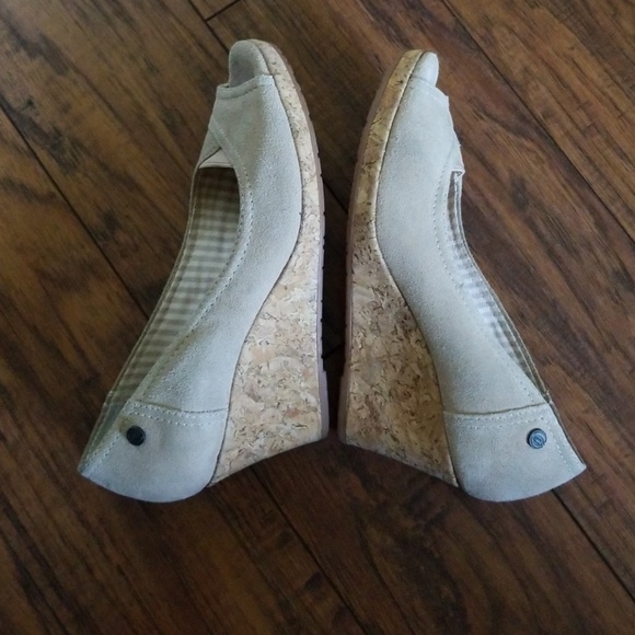 Nude Nurture Wedges, Size 6 - Picture 3 of 4